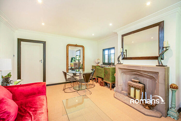 2 Bedroom Flat To Rent In Broomfield Park, Sunningdale, Berkshire, SL5