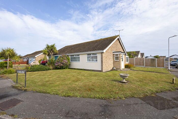 2 Bedroom Bungalow For Sale In The Fairway, Dymchurch, TN29