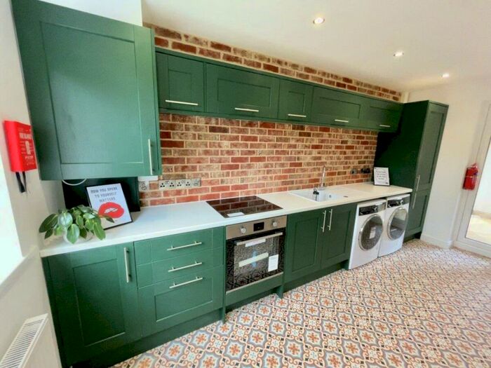 5 Bedroom House To Rent In Wakefield Road, Norwich, NR5