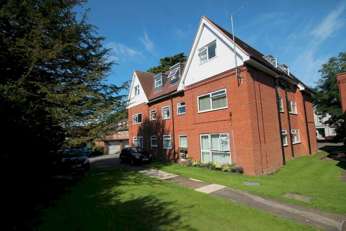 2 Bedroom Flat To Rent In Epsom Road, Leatherhead KT22