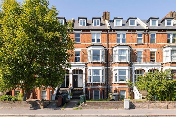 2 Bedroom Flat To Rent In Whipps Cross Road, Leytonstone, E11