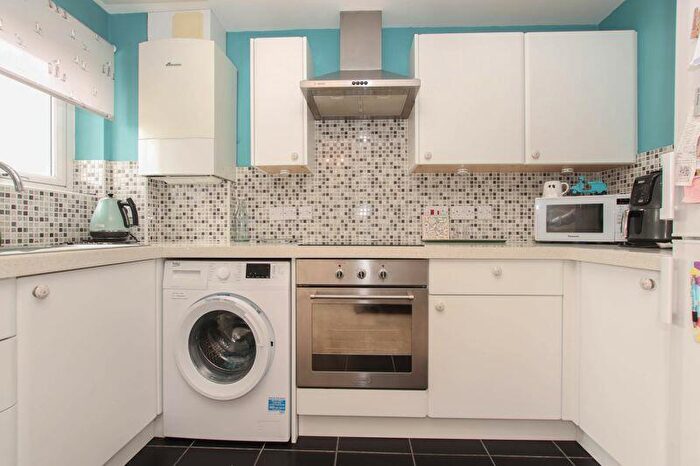 2 Bedroom Flat For Sale In Gadebury Heights, Hemel Hempstead, HP1