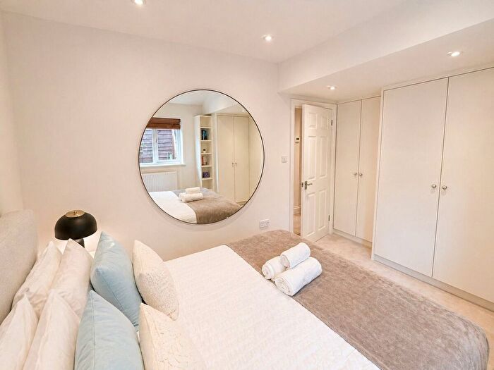 1 Bedroom Flat To Rent In Queen's Park, W10