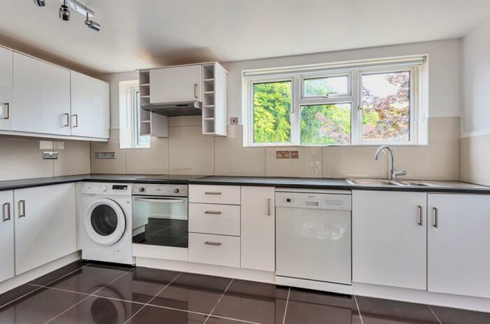 2 Bedroom Apartment To Rent In Virginia Water, GU25