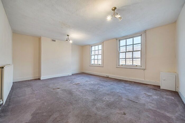 2 Bedroom Flat For Sale In Deptford High Street, London, SE8