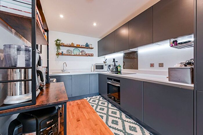 3 Bedroom Flat For Sale In Hawthorne Crescent, Greenwich, London, SE10