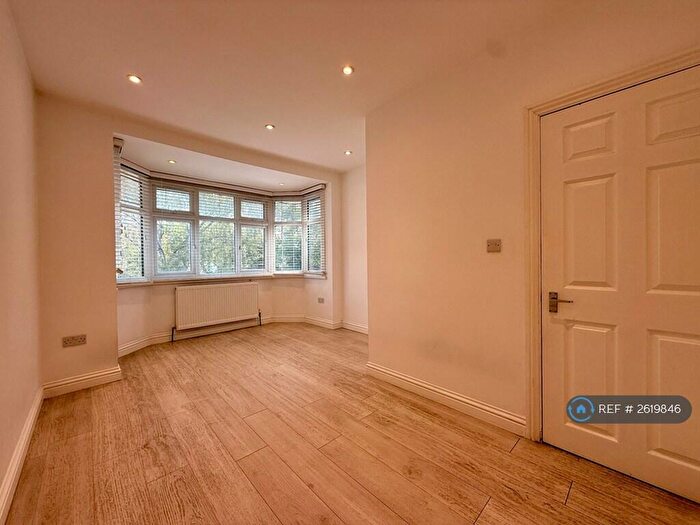 1 Bedroom Flat To Rent In Watford Way, London, NW4