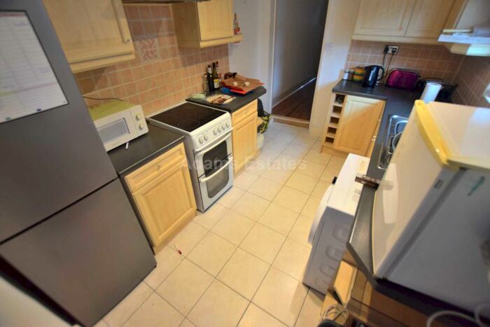 4 Bedroom Terraced House To Rent In De Beauvoir Road, Reading, RG1