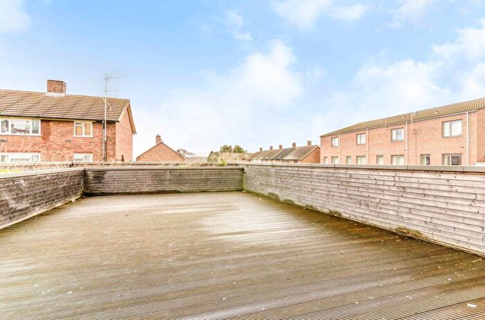 3 Bedroom Flat For Sale In Hammersley Road, Canning Town, London, E16