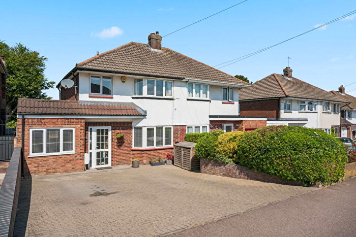 3 Bedroom Semi-Detached House For Sale In Canesworde Road, Dunstable, LU6