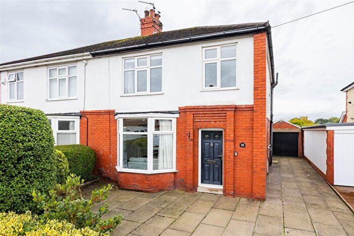 3 Bedroom Semi-detached House For Sale In Yewlands Avenue, Leyland, PR25