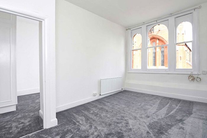 1 Bedroom Flat To Rent In Garratt Lane, London, SW18