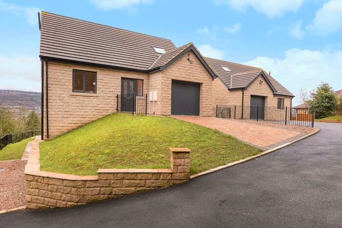 5 Bedroom House To Rent In Slade Lane, Riddlesden, Keighley, West Yorkshire, Uk, BD20