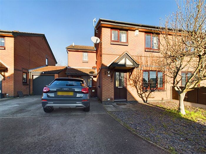 4 Bedroom Semi-Detached House To Rent In Jayne Close, Wollaton, Nottinghamshire, NG8