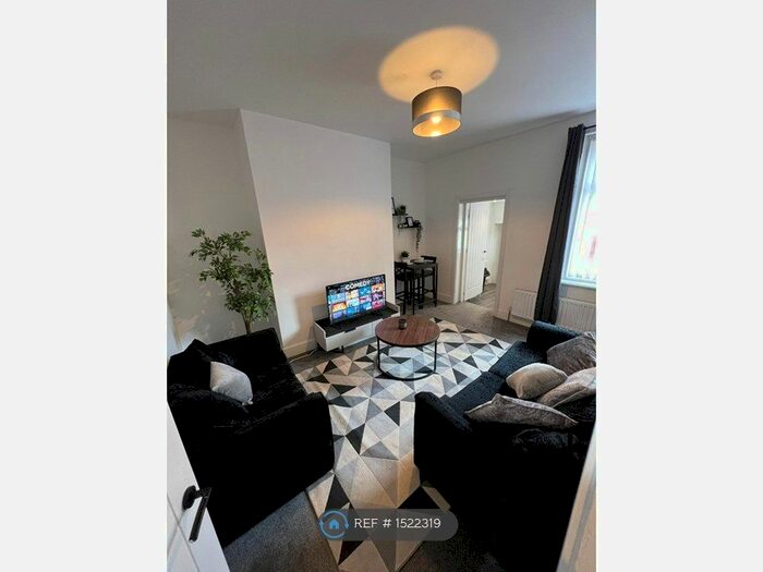 3 Bedroom Flat To Rent In Gateshead, Gateshead, NE8