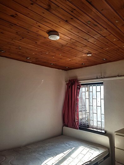 3 Bedroom Flat To Rent In Green Street, London, E13