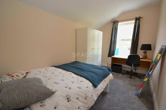 5 Bedroom Terraced House To Rent In Pitcroft Ave, Reading, RG6