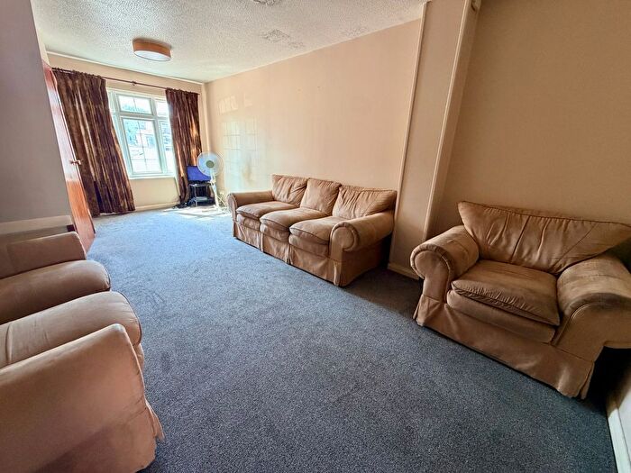 3 Bedroom Semi-detached House To Rent In Stipularis Drive, Hayes, UB4