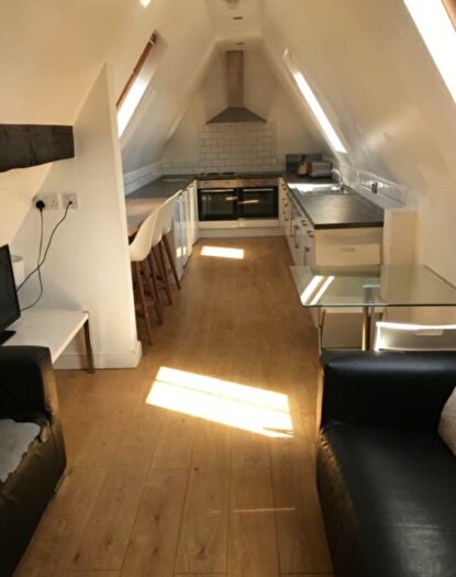 5 Bedroom Flat To Rent In Hyde Terrace, Leeds, West Yorkshire, LS2