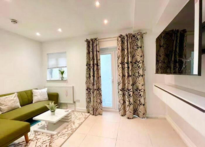 1 Bedroom Flat To Rent In Gaywood Street, Elephant Amp; Castle, SE1