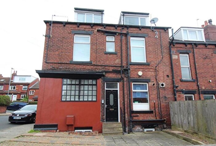 2 Bedroom Apartment To Rent In Woodside Avenue, Burley, LS4
