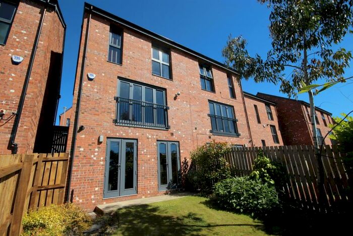 3 Bedroom Semi-Detached House To Rent In Park View Avenue, Gateshead, NE9