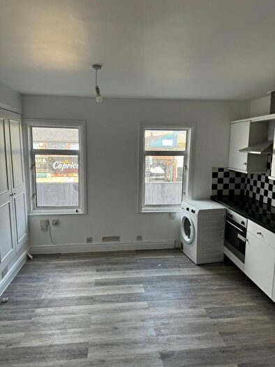 Studio To Rent In Lakedale Road, London, SE18