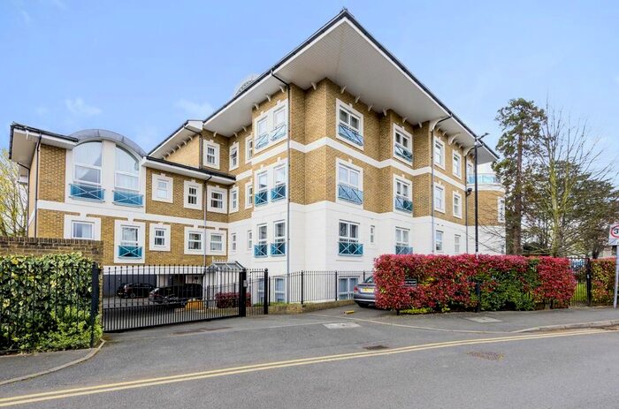 2 Bedroom Flat To Rent In Frances Road, Windsor, SL4
