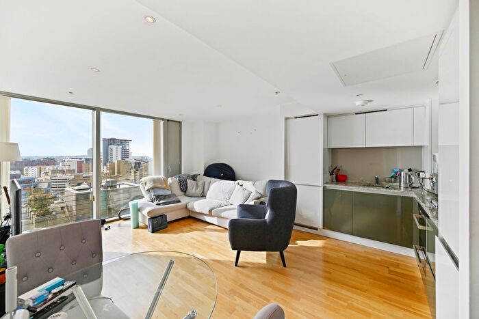 1 Bedroom Flat To Rent In The Landmark, Canary Wharf, E14