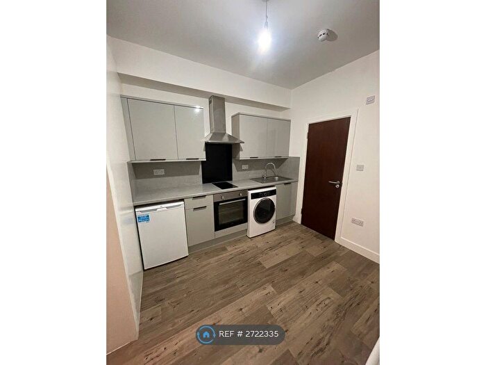 Studio To Rent In Grenoble Gardens, London, N13