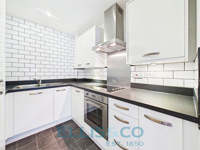 2 Bedroom Flat For Sale In Cannons Wharf, Tonbridge, Kent, TN9