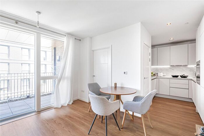3 Bedroom Flat To Rent In Madison Way, London, E20