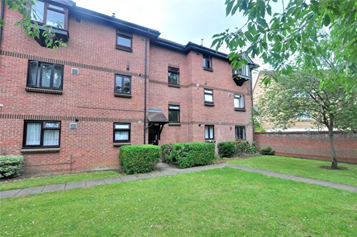 Apartment To Rent In Vicarage Way, Colnbrook, Slough, SL3