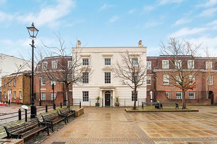 2 Bedroom Flat To Rent In Lower Square, Old Isleworth, TW7