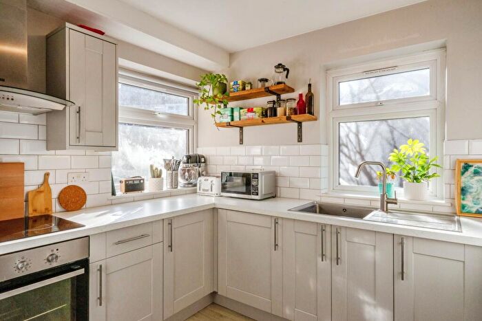 2 Bedroom Apartment To Rent In Serbin Close, Leyton, E10