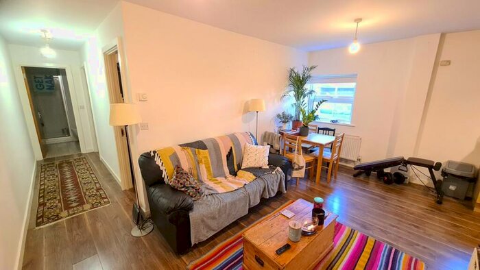 2 Bedroom Apartment To Rent In Limerick Mews, Bedford Road, N2