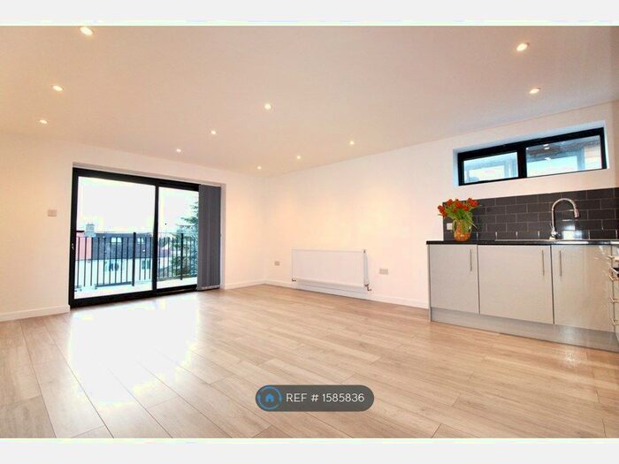 2 Bedroom Flat To Rent In Laurel Court, South Croydon, CR2