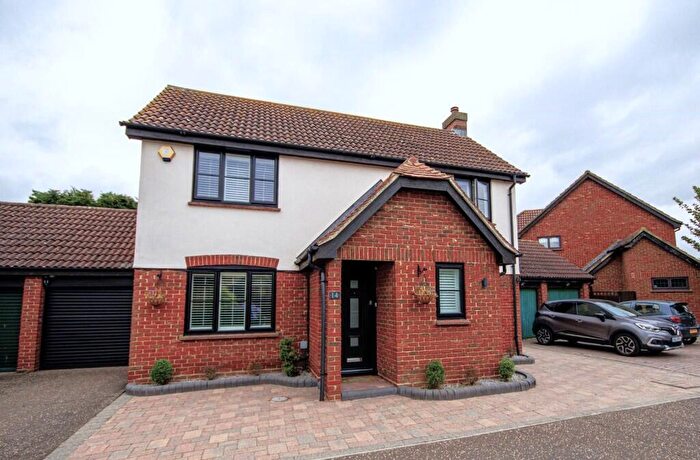 3 Bedroom Detached House For Sale In Petresfield Way, West Horndon, Brentwood, Essex, CM13