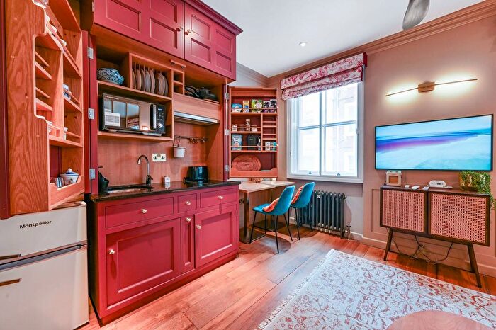 1 Bedroom Flat To Rent In Little Russell Street, Bloomsbury, London, WC1A