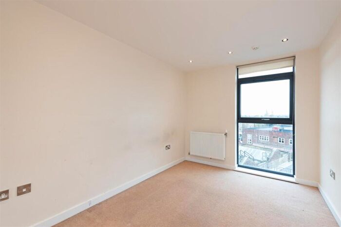 1 Bedroom Flat To Rent In Dunstan Mews, Enfield, EN1