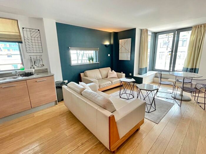 2 Bedroom Flat To Rent In Hunslet Road, Hunslet, Leeds, LS10