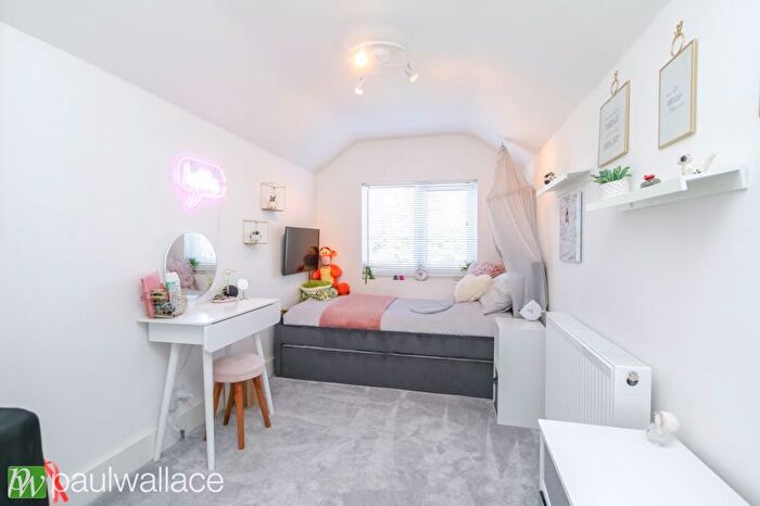 2 Bedroom End Of Terrace House For Sale In Burford Street, Hoddesdon, EN11