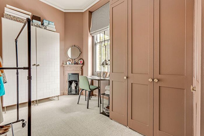 3 Bedroom Flat For Sale In Fitzjames Avenue, London, W14