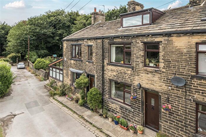 3 Bedroom Terraced House For Sale In New Row, Woodhall Hills, Calverley, Pudsey, West Yorkshire, LS28