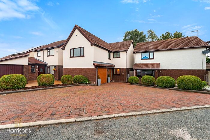5 Bedroom Detached House For Sale In Greenfield Close, Westhoughton, Bolton, Lancashire, BL5