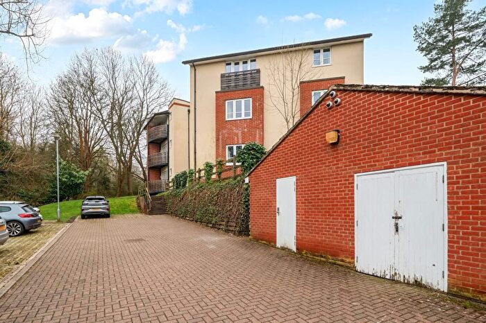 2 Bedroom Flat For Sale In Shotover Mound, Headington, OX3