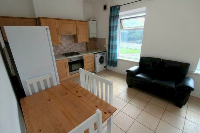 2 Bedroom Flat To Rent In North Road Cardiff, CF10