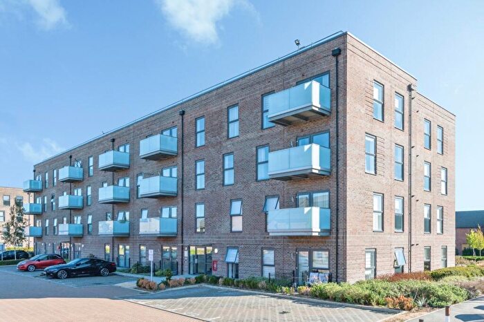 2 Bedroom Flat For Sale In Dovestone Close, West Thurrock, Grays, Essex, RM20