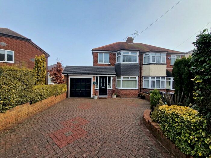 3 Bedroom Semi-Detached House To Rent In Gunner Lane, Rubery, B45