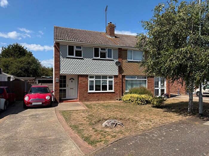 3 Bedroom Semi-Detached House For Sale In Worcester Road, Burnham-on-Crouch, CM0